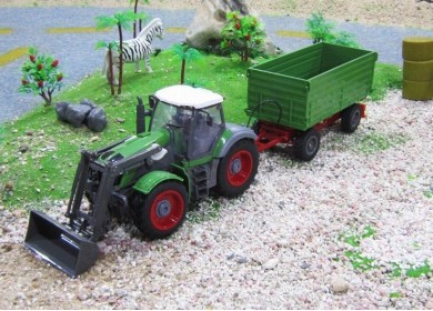 Cartronic RC traktor se sklápěcím vozem a lopatou 1:28