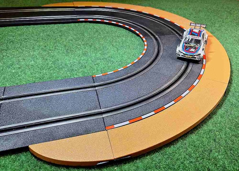 Začátek/ukončení vnější krajnice pro driftování na Carrera GO písková