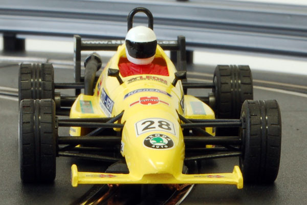 NF 1400 FiKS 01, žlutá