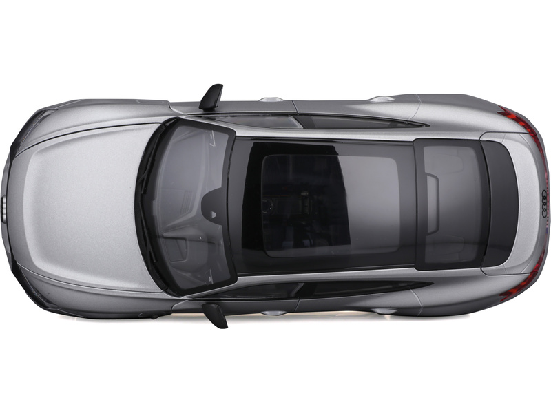 Bburago Audi RS E-tron GT 1:18 stříbrná