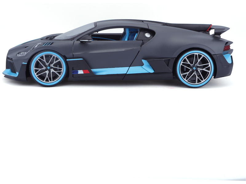 Bburago Bugatti Divo 1:18 stříbrná