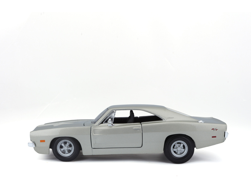 Maisto Dodge Charger R/T 1969 1:25 stříbrná