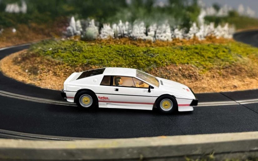 Autíčko Film & TV SCALEXTRIC C4631 - James Bond Lotus Esprit Turbo White - For Your Eyes Only (1:32)