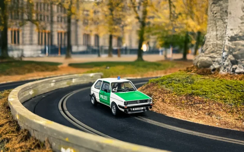 Volkswagen Golf MK1 - Polizei  - SCALEXTRIC C4572