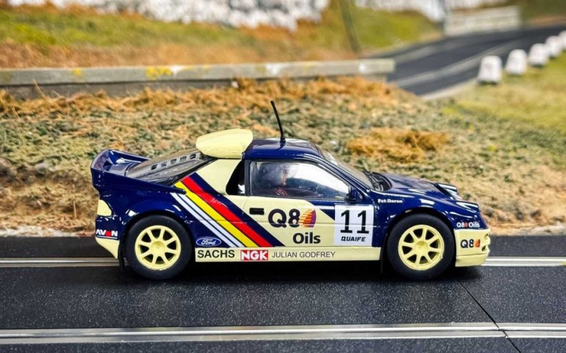 Autíčko Rally SCALEXTRIC C4667 - Ford RS200 Pat Doran (1:32)