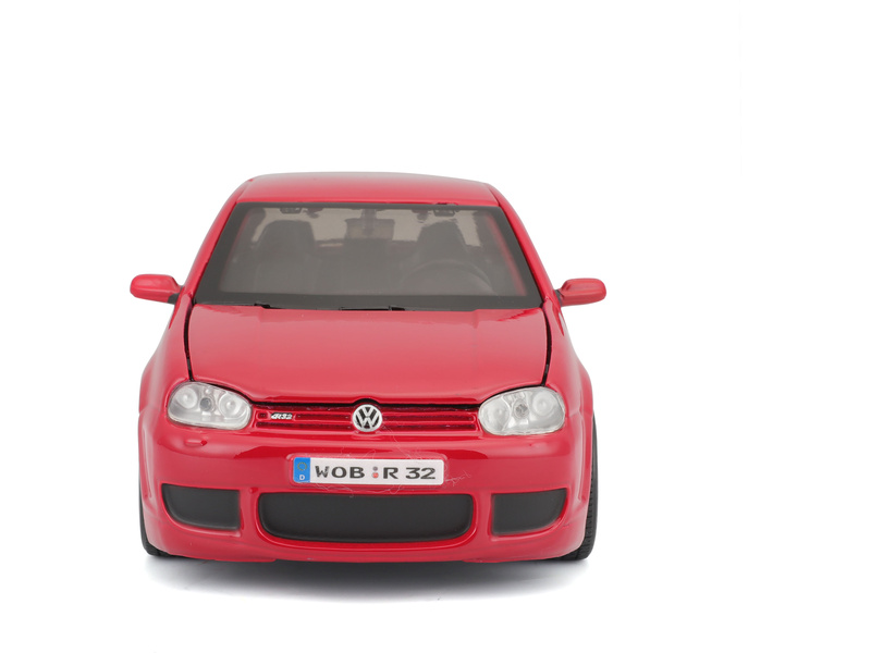 Maisto Volkswagen Golf R32 1:24 červená