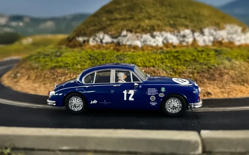 Jaguar MK2 - Grant Williams Racing - SCALEXTRIC C4596