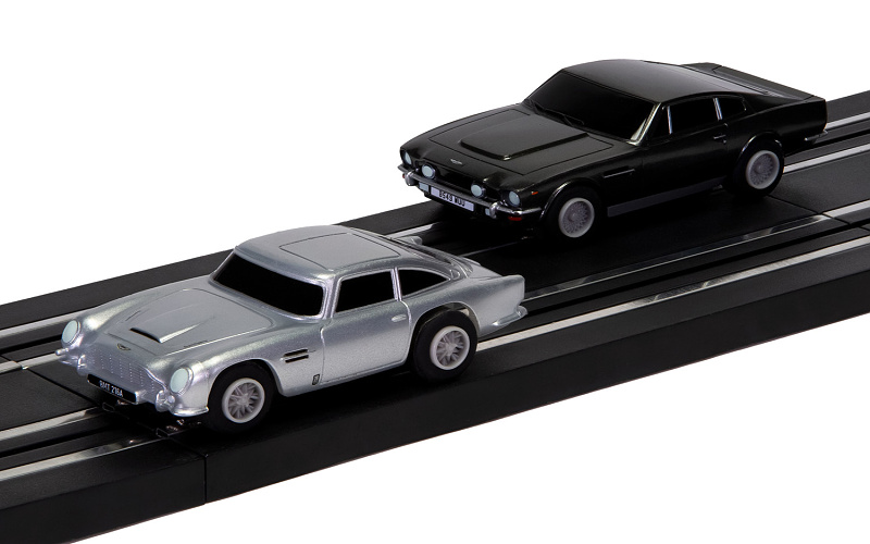 Autodráha MICRO SCALEXTRIC G1171M - James Bond 007 Race Set - Aston Martin DB5 vs V8 (1:64)