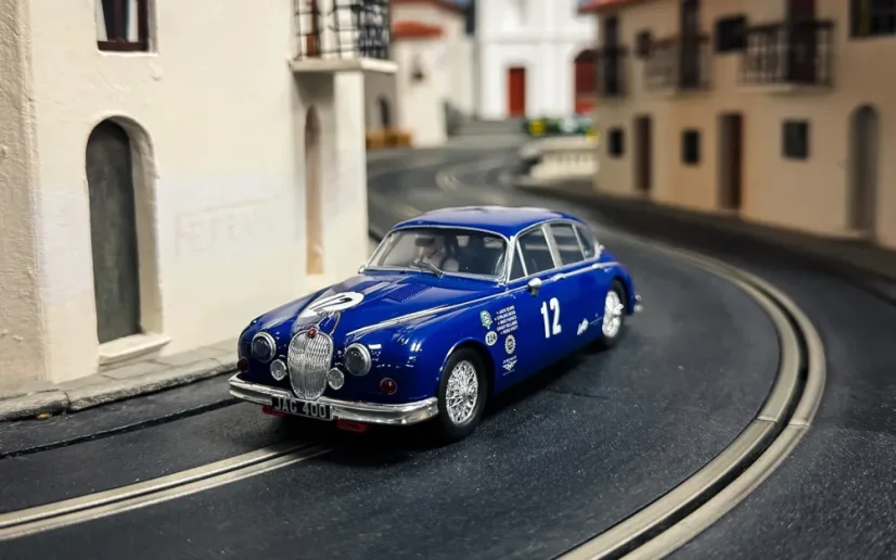 Jaguar MK2 - Grant Williams Racing - SCALEXTRIC C4596