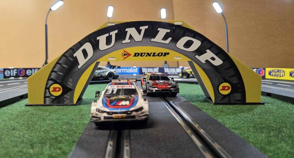 Bridge/crossing over the Dunlop track 1:43