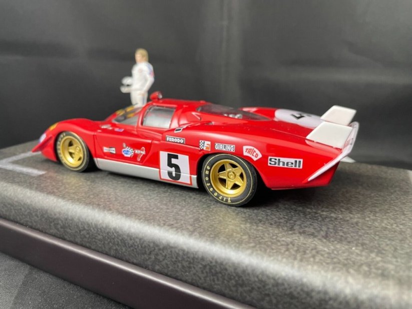 Slotwings Ferrari 512S #5 with driver