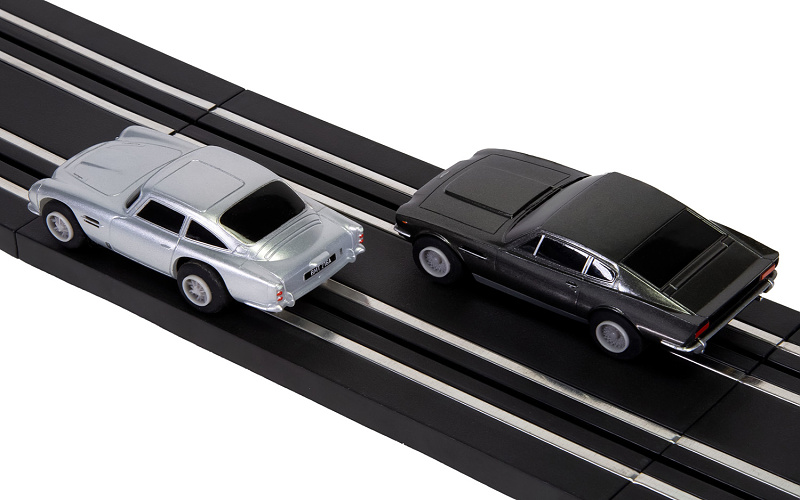 Autodráha MICRO SCALEXTRIC G1171M - James Bond 007 Race Set - Aston Martin DB5 vs V8 (1:64)