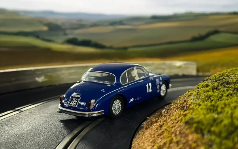 Jaguar MK2 - Grant Williams Racing - SCALEXTRIC C4596
